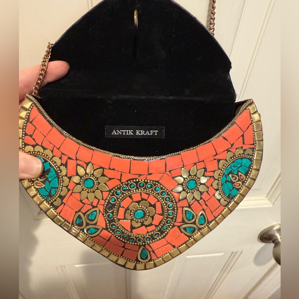 Small hard shell purse - image 6